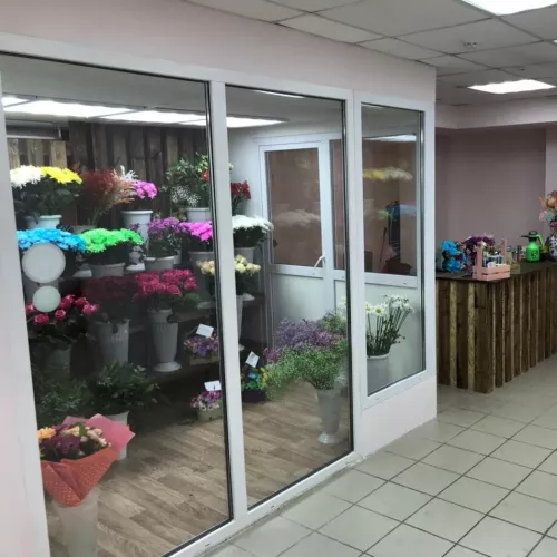 Салон &laquo;Люблю цветы&raquo; по адресу ул. Щорса 76 - вид изнутри