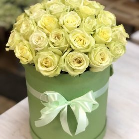 Розы в коробке «Милый сюрприз» в Красноярске