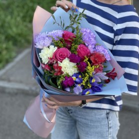 Сборный букет «Невероятная история» от интернет-магазина «Люблю цветы» в Красноярске
