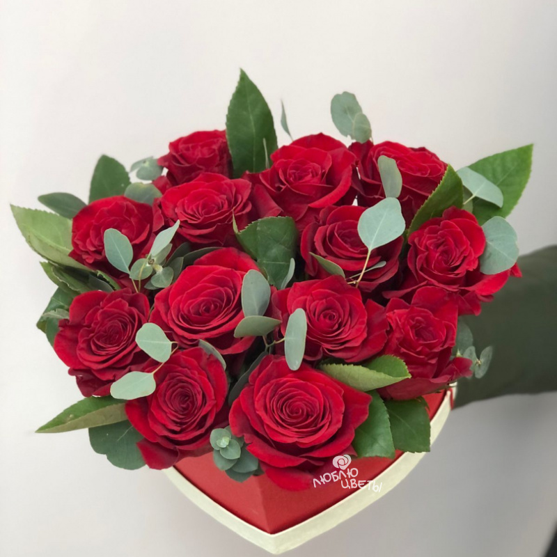 Красные розы в коробке «Красное сердце» 1