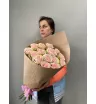 Букет из 15 светло-розовых роз «Экокулек фрутетто»