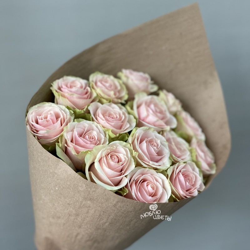 Букет из 15 светло-розовых роз «Экокулек фрутетто» 2