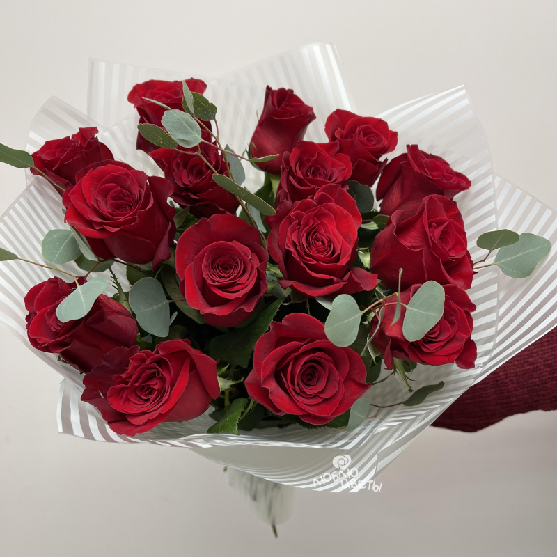 Букет из 15 красных роз "Любимый запах"