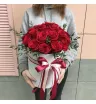 Красные розы в коробке «Незабываемые моменты»