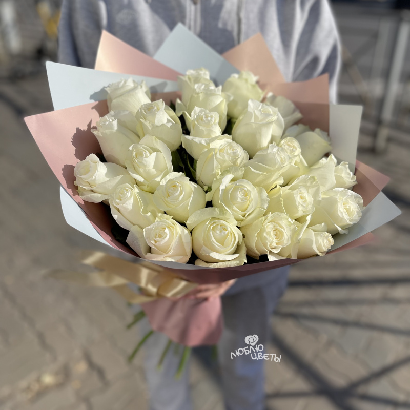 Букет из 25 белых роз «Белая дымка» 3
