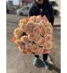 Букет из 25 персиковых роз «Трепетная любовь»