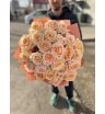 Букет из 25 персиковых роз «Трепетная любовь» 1