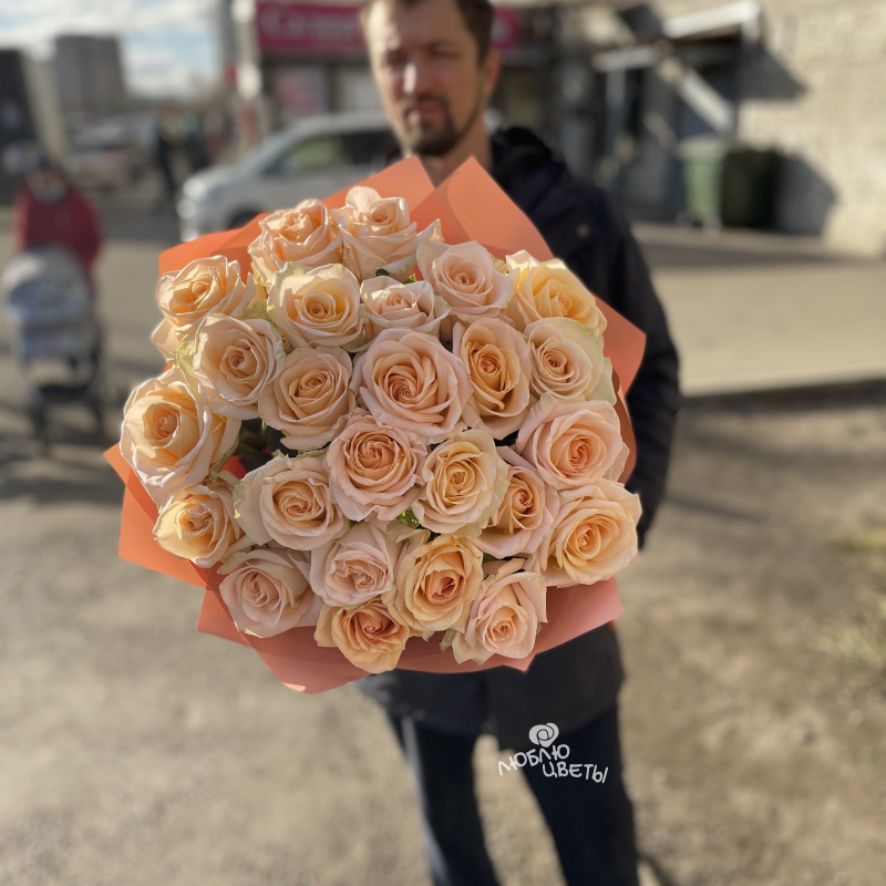 Букет из 25 персиковых роз «Трепетная любовь» 2