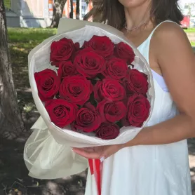 Букет из 15 красных роз «Красный бархат» в Красноярске