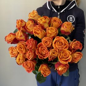 Букет из 25 роз "Луч солнца золотого" от интернет-магазина «Люблю цветы» в Красноярске