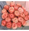 Букет из 25 пионовидных роз «Кахала»