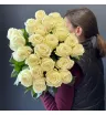 Букет из 25 белых роз «Белая ночь»