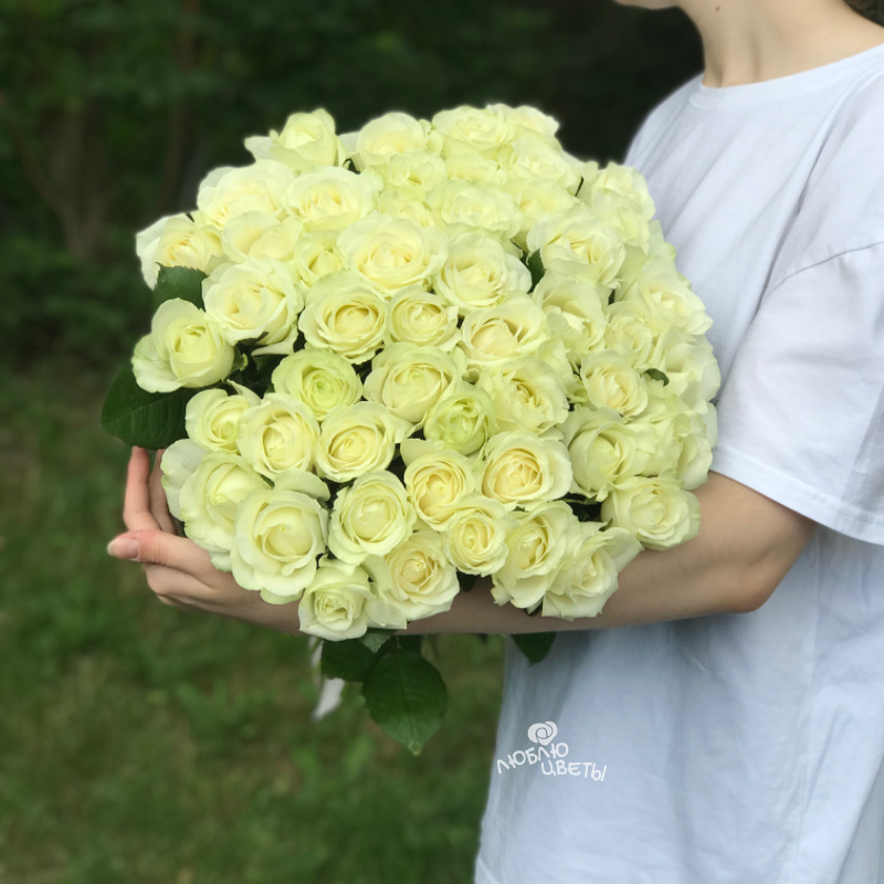 Букет белых роз «Волшебство рядом»