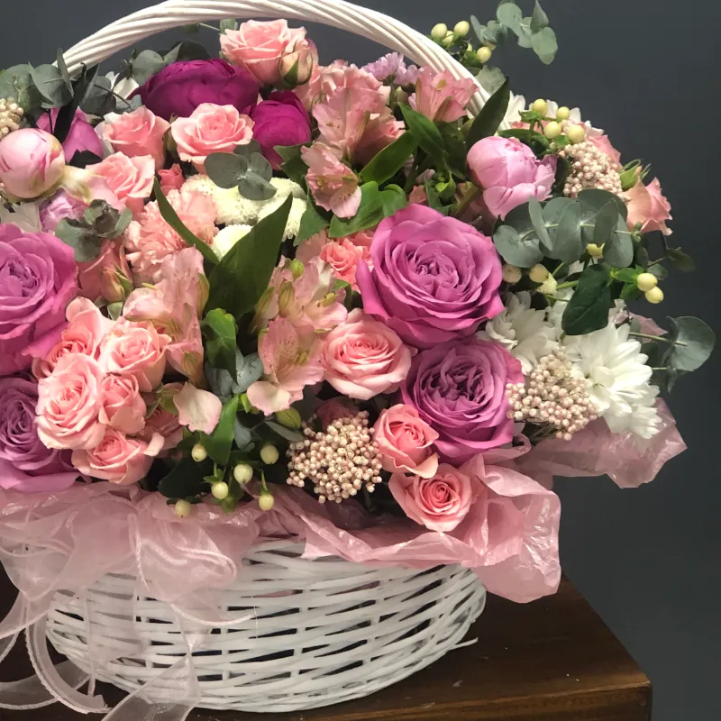 Цветы в корзине   &laquo;Сиреневый туман&raquo;