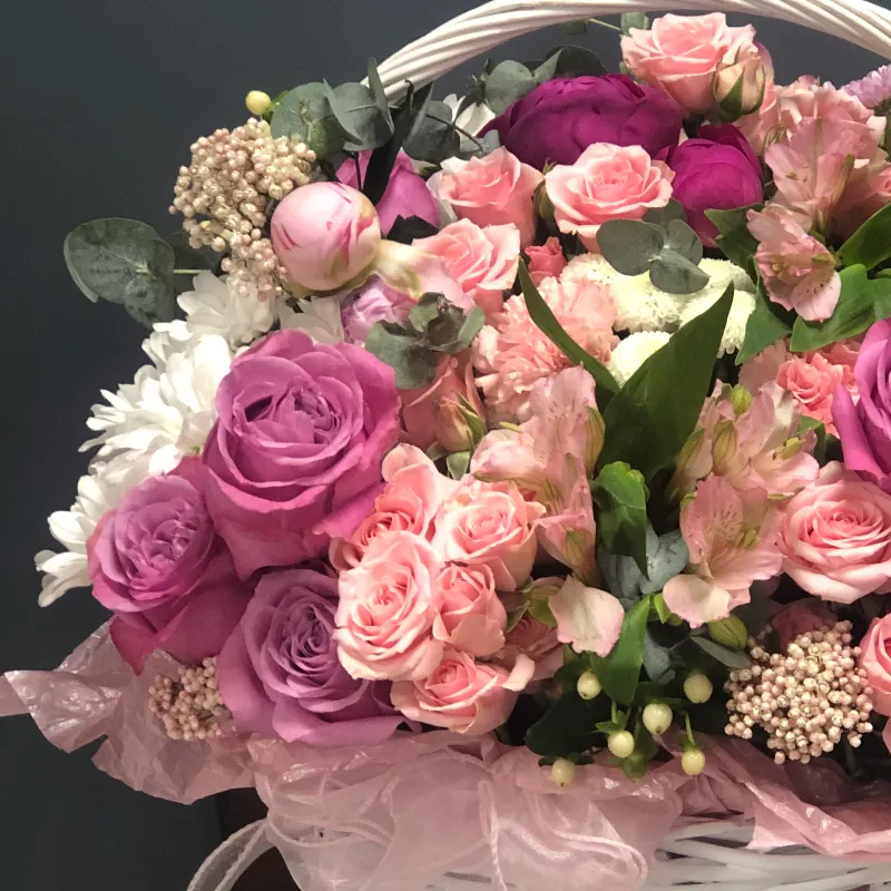 Цветы в корзине   &laquo;Сиреневый туман&raquo;