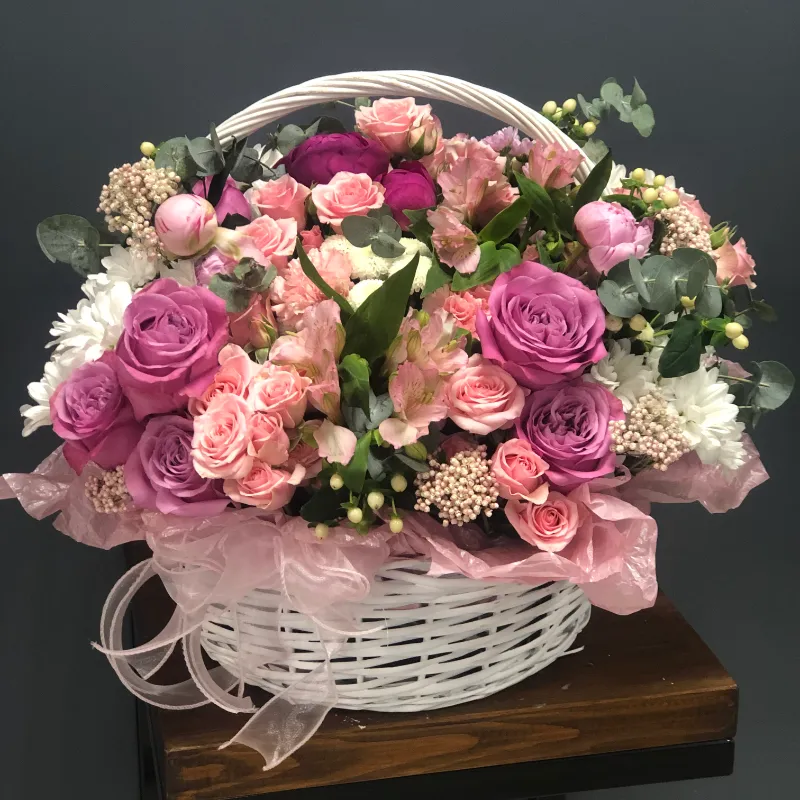 Цветы в корзине   &laquo;Сиреневый туман&raquo;