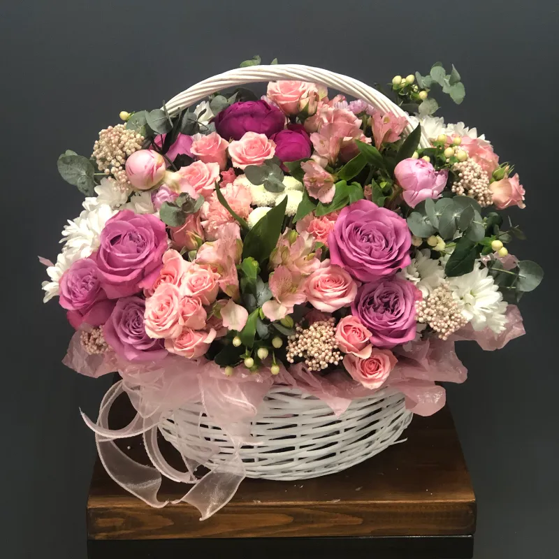 Цветы в корзине   &laquo;Сиреневый туман&raquo;