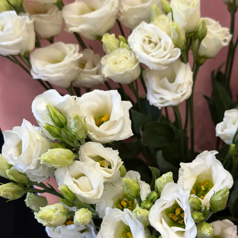 Букет с эустомой &laquo;Белая глазурь&raquo;