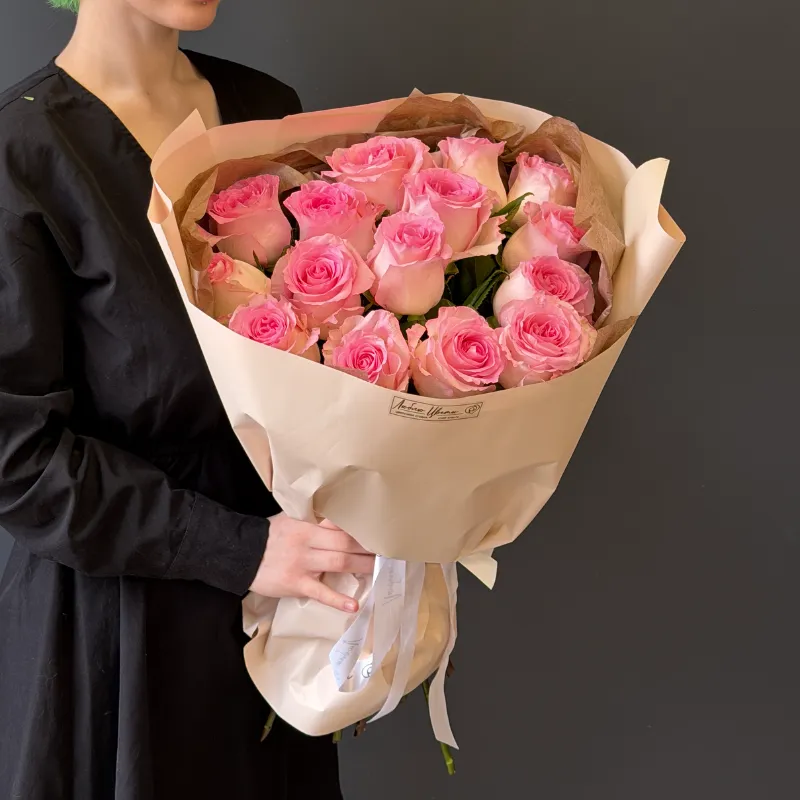 Букет из 15 светло-розовых роз &laquo;Кулек любви&raquo;