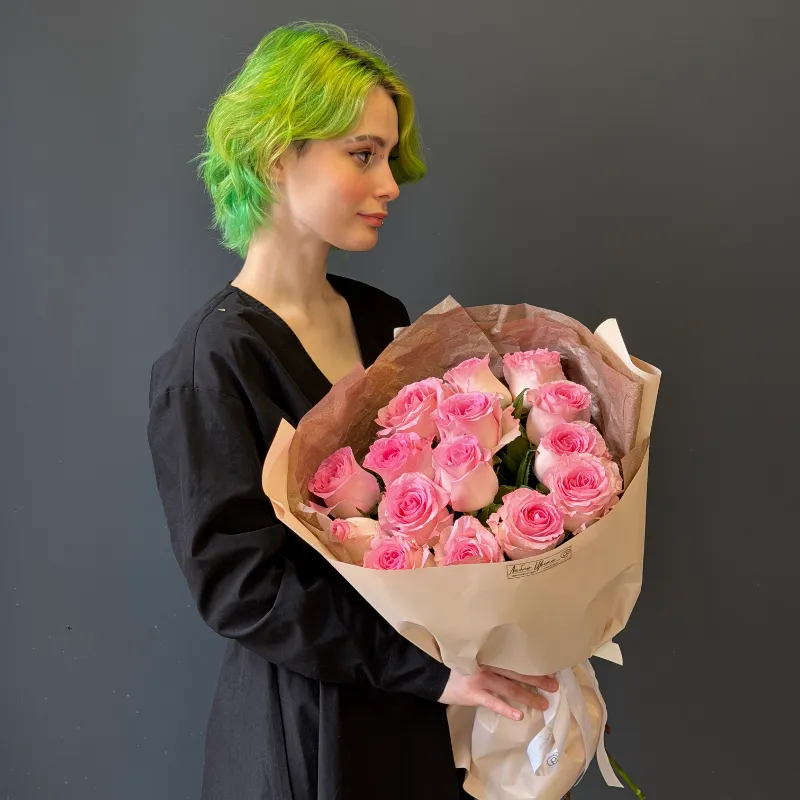 Букет из 15 светло-розовых роз &laquo;Кулек любви&raquo;