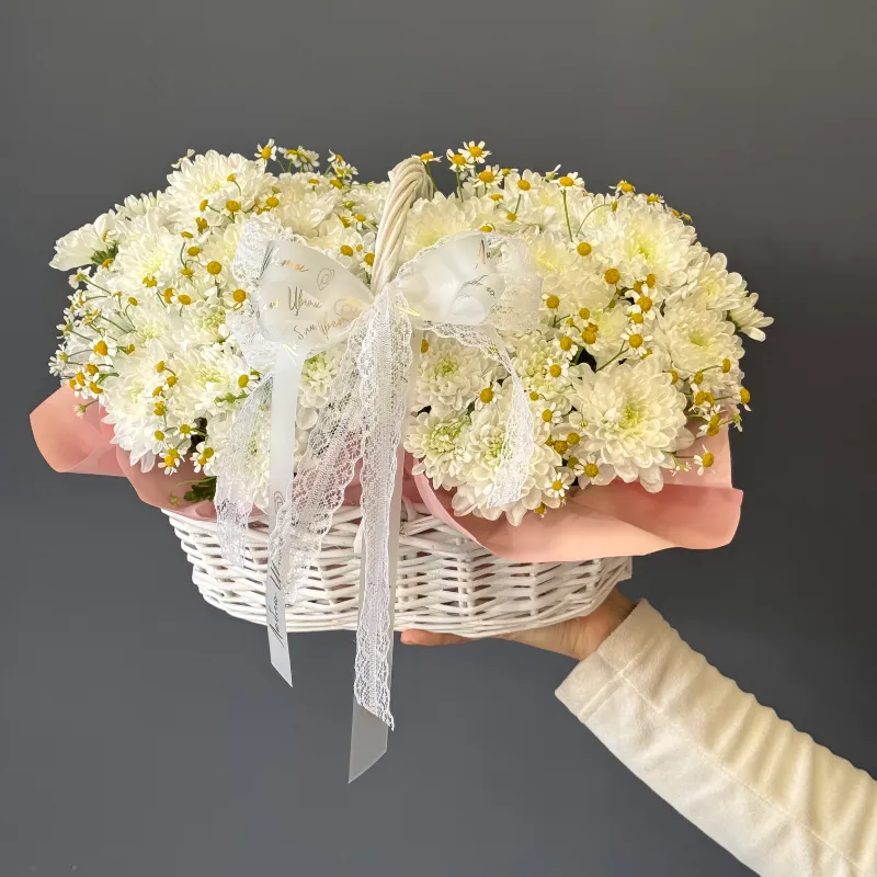 Кустовые розы в коробке &laquo;Роковой взгляд&raquo;