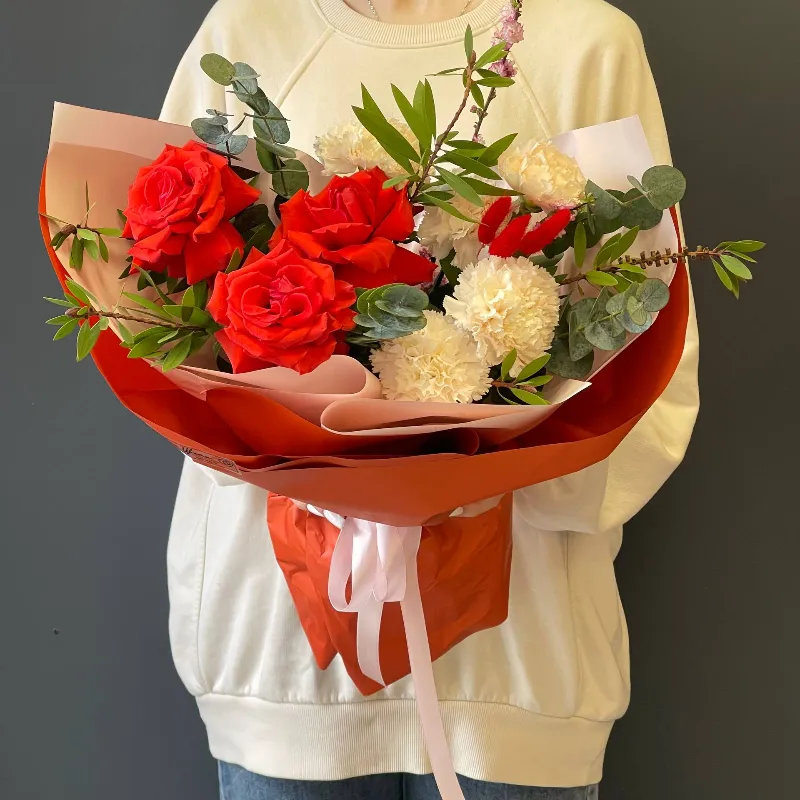 Сборный букет &laquo;Цветочный сюрприз&raquo;