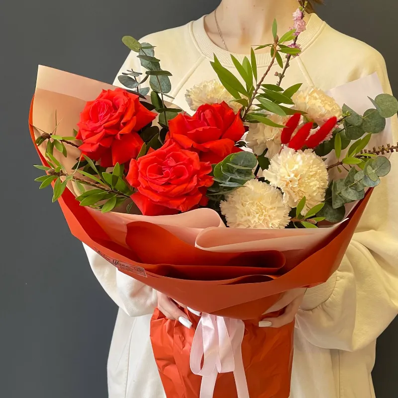 Сборный букет &laquo;Цветочный сюрприз&raquo;