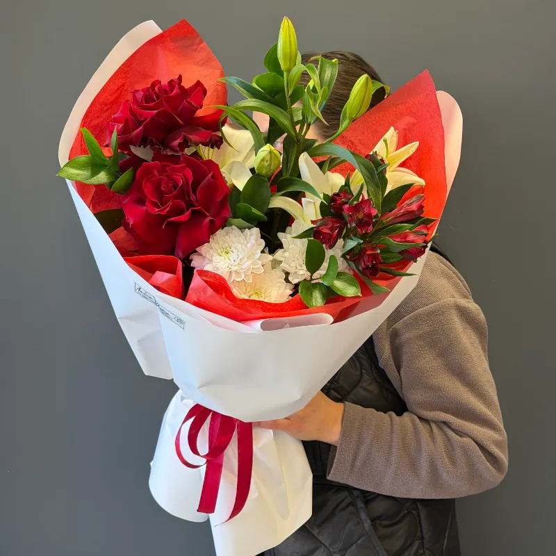 Сборный букет &laquo;Красный закат&raquo;