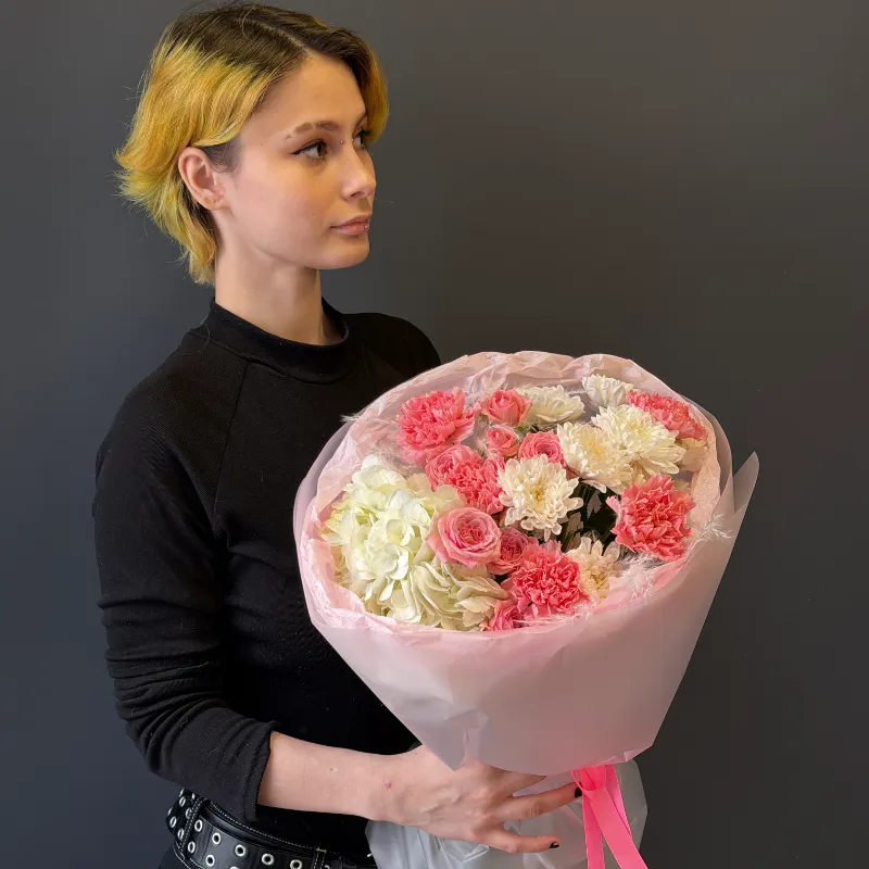 Сборный букет &laquo;Соприкосновение&raquo;