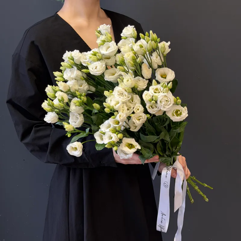 Букет с эустомой  &laquo;Елисейские поля&raquo;