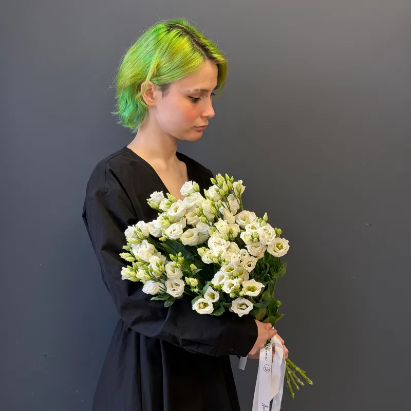 Букет с эустомой  &laquo;Елисейские поля&raquo;