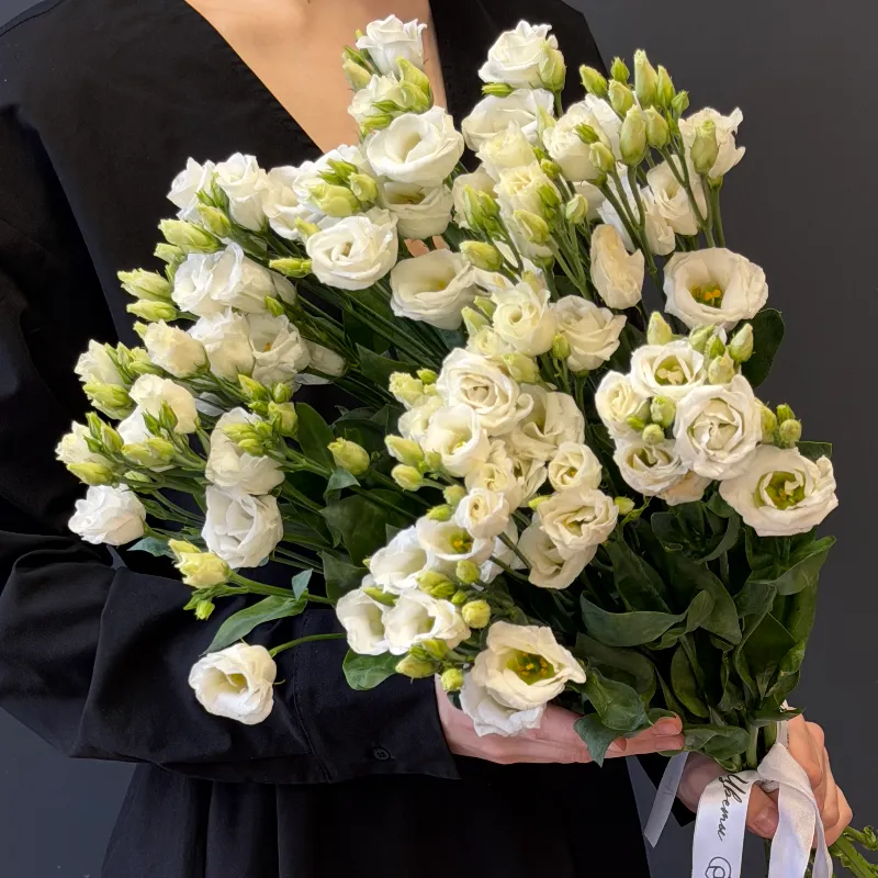 Букет с эустомой  &laquo;Елисейские поля&raquo;