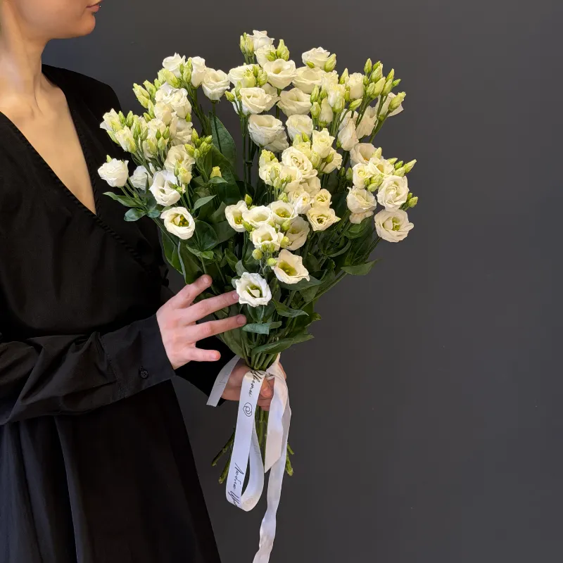 Букет с эустомой  &laquo;Елисейские поля&raquo;