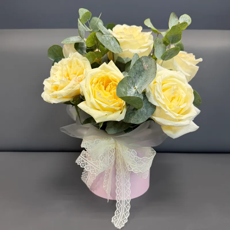 Розы в коробке &laquo;Белая глазурь&raquo;