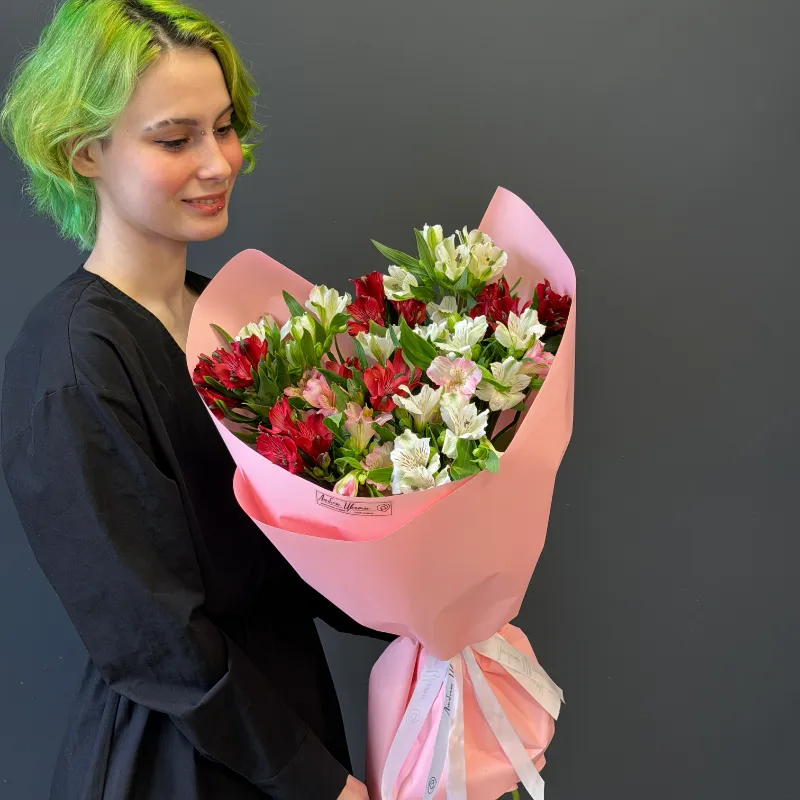 Букет с альстромерией &laquo;Яркие овации&raquo;