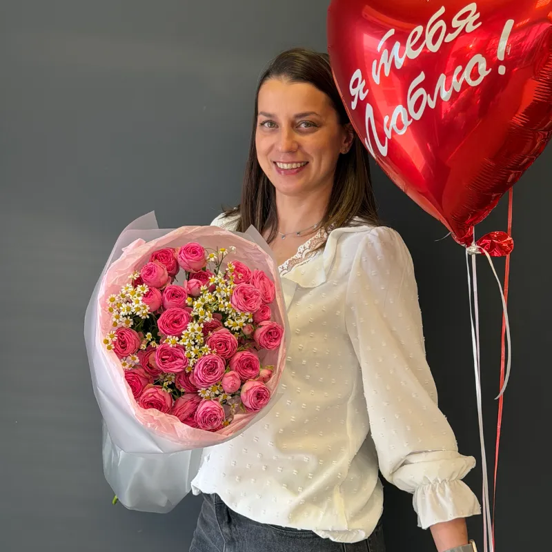 Комбо &laquo;Букет кустовых роз и шары&raquo;