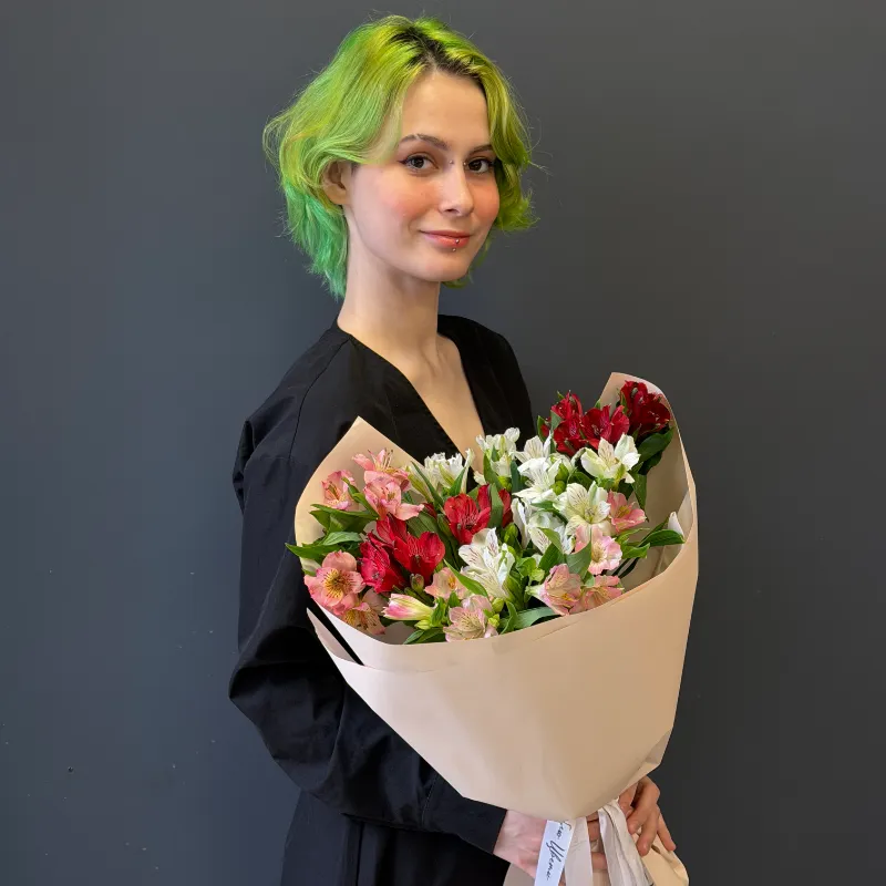 Букет с альстромерией &laquo; Весенняя сказка&raquo;