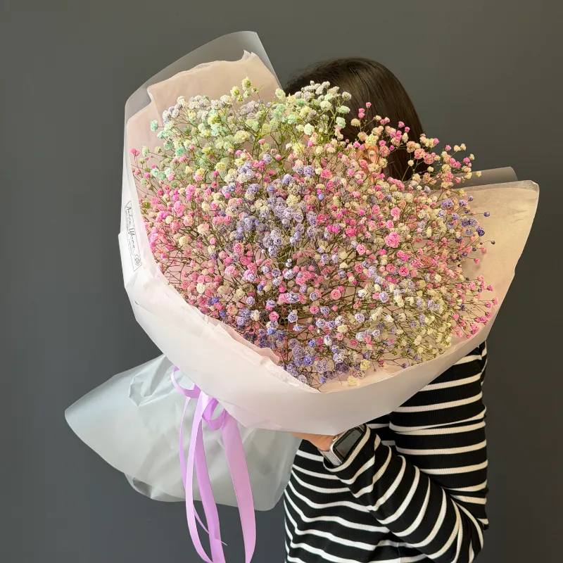 Букет с гипсофилой &laquo;Клубничный сироп&raquo;